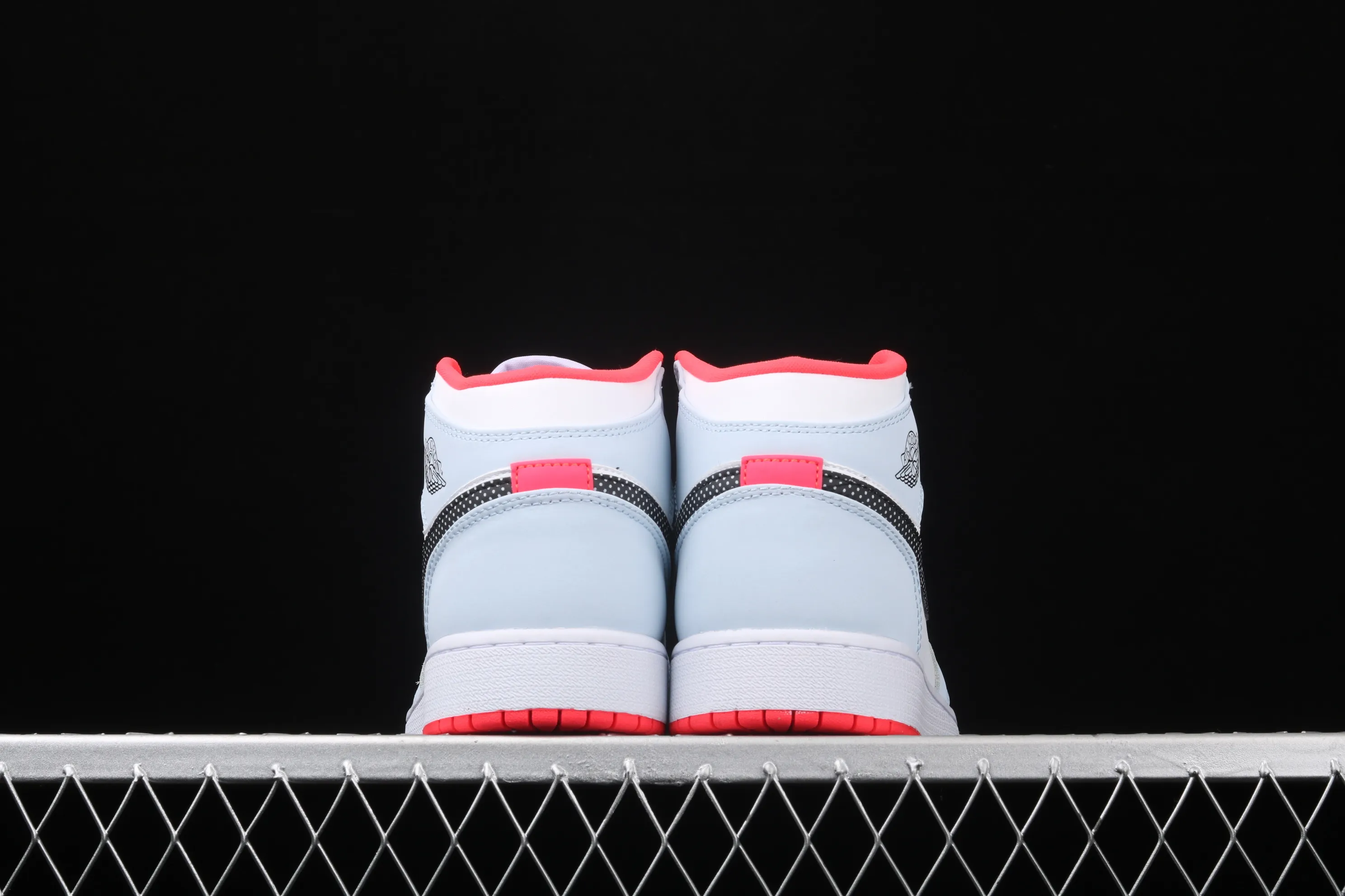All categories Air Jordan Jordan series basketball shoes Air Jordan 1 Mid Air Jordan 1 Mid AJ1 Joe 1 snowflake ice blue color mid-top basketball shoes 555112-400